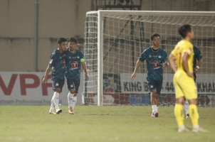 Video: Minh Vương trừng phạt sai lầm của thủ môn Thanh Hóa