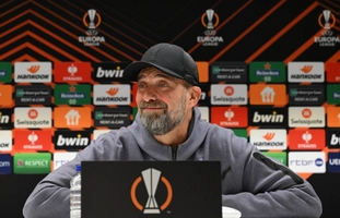 VIDEO: Hài hước cách Jurgen Klopp cà khịa phóng viên