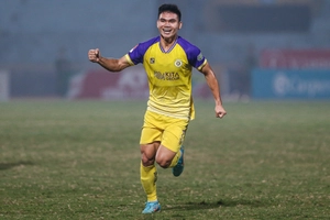 VIDEO: Xuân Mạnh sút xa hiểm hóc tung lưới Quảng Nam