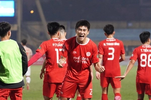 Nhâm Mạnh Dũng mở tài khoản bàn thắng tại V-League sau pha xé lưới CLB Công An Hà Nội