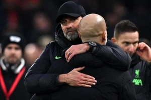 VIDEO: Pep Guardiola tán dương Jurgen Klopp sau đại chiến
