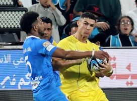 Cận cảnh tình huống Ronaldo phải nhận thẻ đỏ trước Al Hilal