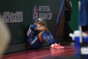 VIDEO: Cầu thủ Nhật Bản khóc như mưa vì lỡ vé dự World Cup