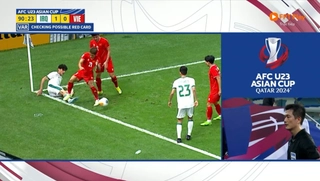 Mạnh Hưng nhận thẻ đỏ sau pha vào bóng thô bạo với cầu thủ Iraq