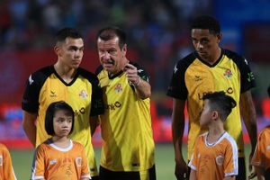 NHM Việt Nam phát cuồng vì sự xuất hiện của Rivaldo, Dunga