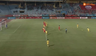 Tuyển thủ U23 Việt Nam lập siêu phẩm sút phạt theo phong cách CR7 vào lưới Thể Công Viettel