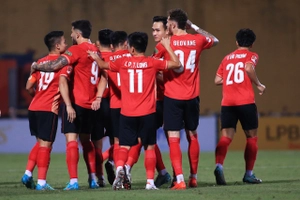 Quang Hải ghi bàn thắng khó tin vào lưới CLB Nam Định