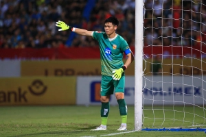 Nguyên Mạnh làm nền cho siêu phẩm sút xa của sao nhập tịch Bình Dương