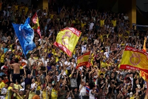 VIDEO: CĐV Nam Định khiến Công an Hà Nội chạm đáy nỗi đau