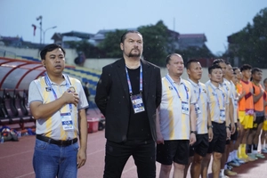 Đã rõ tương lai của HLV Popov sau chức vô địch Cúp Quốc gia 2023/24
