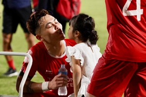 Con gái Bùi Tiến Dũng gây chú ý sau trận thắng của Thể công Viettel