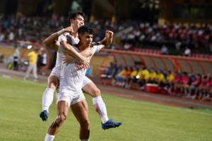 Filip Nguyễn để Viettel chọc thủng lưới sau sai lầm của Bùi Hoàng Việt Anh 