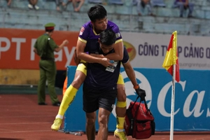 Văn Tùng bị đau trước thềm hội quân cùng ĐT Việt Nam