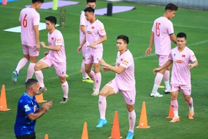 Không khí buổi tập đầu tiên của đội tuyển VIệt Nam dưới thời HLV Kim Sang-sik