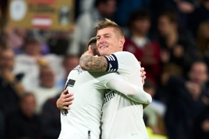 VIDEO: Kroos tuyên bố trao áo số 8 cho người mới