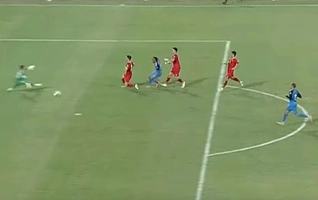 VIDEO: Đội tuyển Việt Nam thoát thua sau pha tăng tốc đáng sợ của tiền vệ Philippines