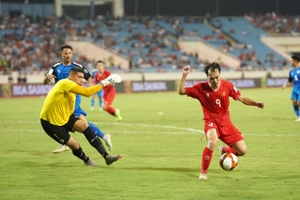 VIDEO: ĐT Việt Nam chọc thủng lưới Philippines nhờ sự xuất sắc của Văn Toàn