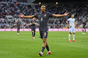 VIDEO: Thomas Tuchel tiết lộ lí do không gọi Trent Alexander-Arnold