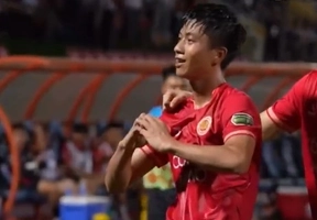 Phan Văn Đức lập siêu phẩm ghi bàn ở trận Hà Nội - CAHN