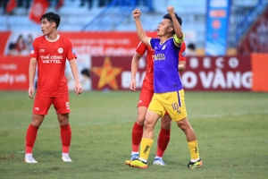 VIDEO: Tiền đạo Văn Quyết tiếp tục ghi bàn cho Hà Nội FC