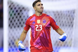 VIDEO: Emiliano Martinez lên tiếng sau màn giải cứu ĐT Argentina