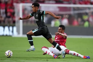 Fabio Carvalho biến Casemiro thành gã hề trước khi ghi bàn