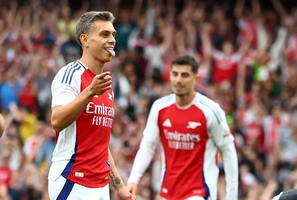 Arsenal phối hợp đẹp mắt trước khi Leandro Trossard lập công
