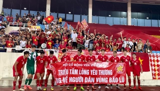 Ấm lòng với hành động của ĐT Việt Nam hướng về đồng bào vùng bão lũ