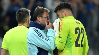 VIDEO: David Raya tri ân HLV thủ môn sau màn cứu thua 10 điểm trước Atalanta