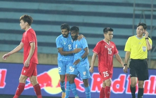 VIDEO: Cầu thủ Ấn Độ trừng phạt sai lầm của hàng thủ ĐT Việt Nam