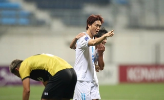 Tuấn Anh ghi bàn thắng đẳng cấp cho Nam Định tại AFC Champions League Two