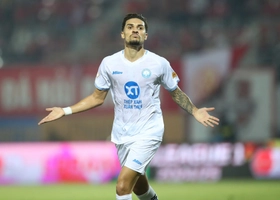 Ngoại binh Nam Định gây sốt với màn nói tiếng Việt khoe cây đào ngày Tết