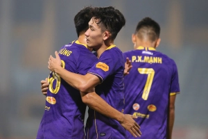 Video: Hai Long đi bóng như Messi trước khi sút tung lưới SLNA