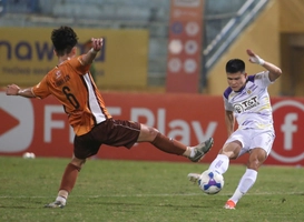 Bị Trung Kiên 'át vía', Tuấn Hải thất bại trên chấm đá phạt 11m