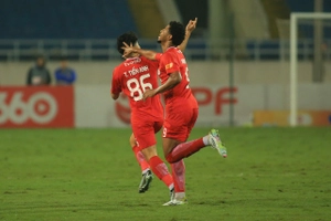 Filip Nguyễn bất lực trước pha ghi bàn của người đồng đội ở tuyển Việt Nam