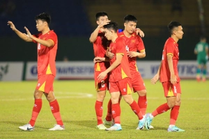  VIDEO: Siêu phẩm ghi bàn của tiền vệ Hai Long vào lưới Campuchia