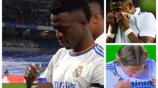 VIDEO: Tại sao các cầu thủ lại có vũng nhầy bí ẩn trên ngực áo?