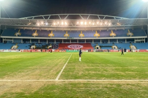 Mặt cỏ sân Mỹ Đình xuống cấp nghiêm trọng