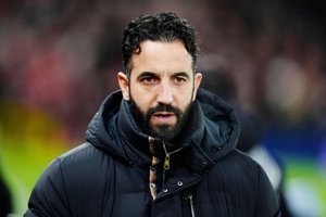 VIDEO: Amorim vẫn bảo vệ Onana sau cú đúp sai lầm trước Lyon