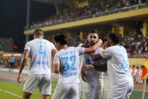 Video: Sao Việt kiều Pháp ghi bàn thắng đẹp mắt vào lưới CLB Hà Nội