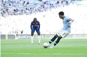 VIDEO: Pep Guardiola nói gì về việc Omar Marmoush đá 11m chứ không phải Erling Haaland?