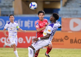 Patrik Lê Giang làm nền cho siêu phẩm 'xe đạp chổng ngược' của sao Hà Nội FC