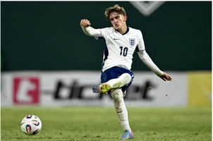 Sao trẻ Arsenal solo ghi bàn ấn tượng ở đội U17 Anh