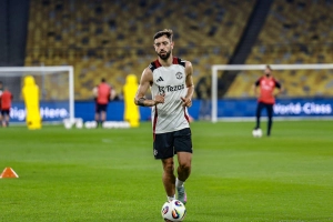 VIDEO: Bruno Fernandes được fan kêu gọi ở lại