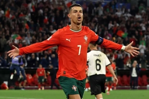 VIDEO: Cristiano Ronaldo: Người giành Quả bóng vàng nên là người vô địch Champions League