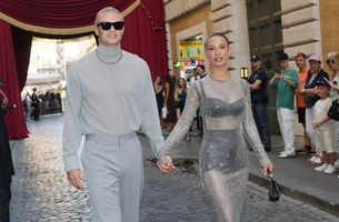 Haaland bảnh bao cùng bạn gái tại buổi trình diễn thời trang