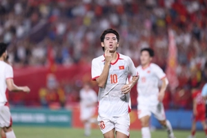 Highlights U23 Việt Nam vs U23 Singapore: Bàn thắng quý hơn vàng (Vòng loại U23 châu Á 2026)
