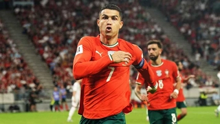 VIDEO: Cristiano Ronaldo nhận giải Cầu thủ vĩ đại nhất mọi thời đại