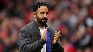 VIDEO: Sir Jim Ratcliffe đưa Ruben Amorim bản hợp đồng mới