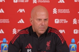 VIDEO: Arne Slot hài lòng với đội hình hiện tại nhưng vẫn biện minh như mọi lần